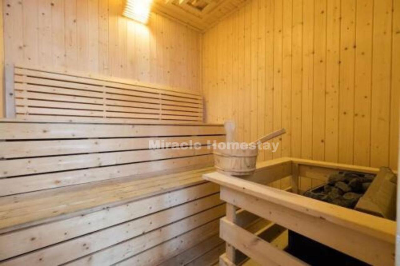 Miracle Woodsbury Habour Place Apartemen *