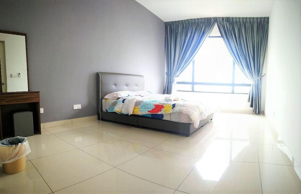 Miracle Woodsbury Habour Place Apartemen